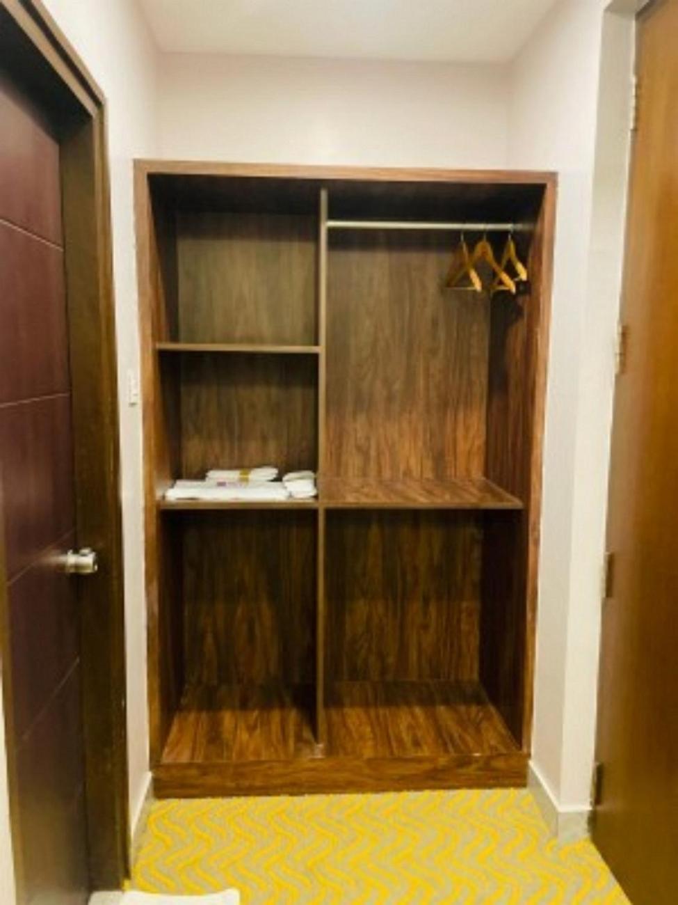 Vovo Hotels Yelahanka Εξωτερικό φωτογραφία