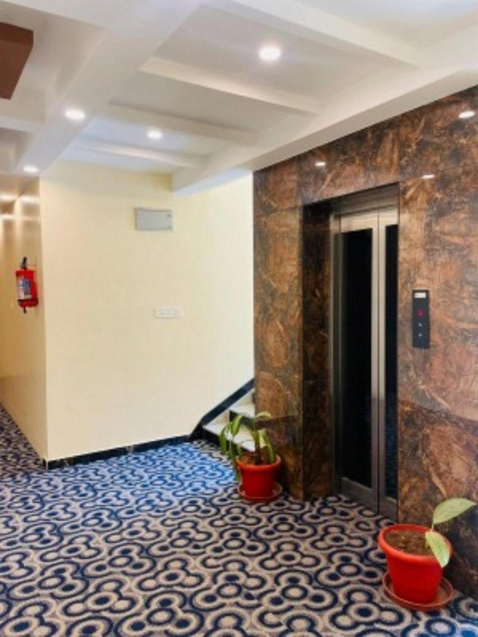 Vovo Hotels Yelahanka Εξωτερικό φωτογραφία