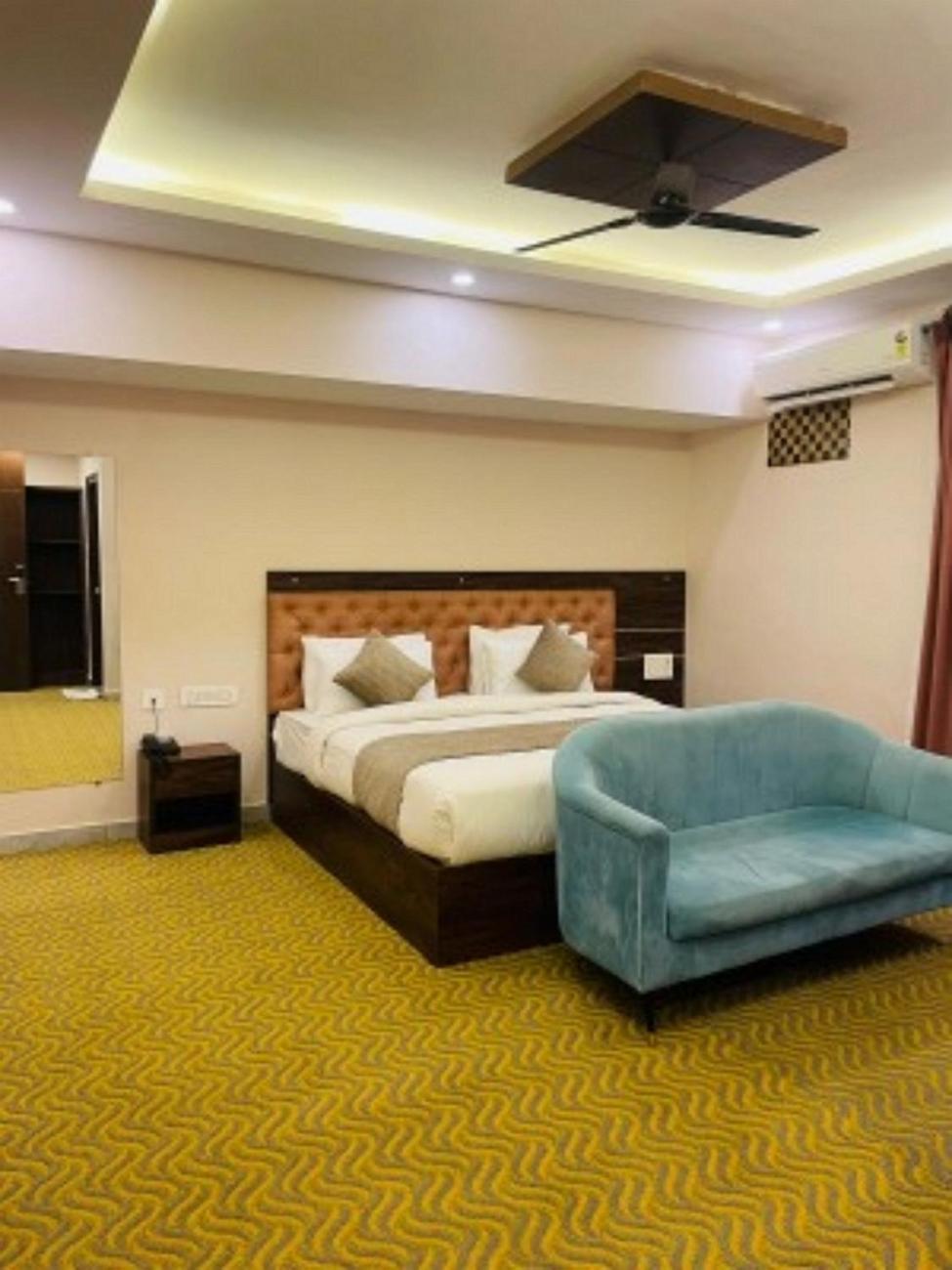 Vovo Hotels Yelahanka Εξωτερικό φωτογραφία
