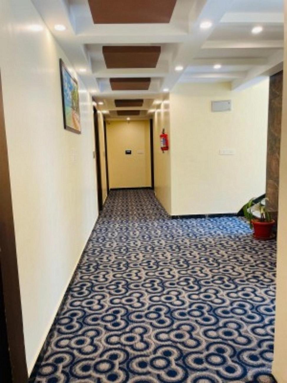 Vovo Hotels Yelahanka Εξωτερικό φωτογραφία
