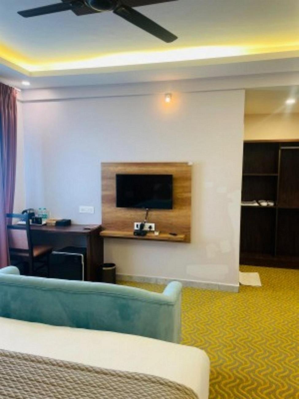 Vovo Hotels Yelahanka Εξωτερικό φωτογραφία