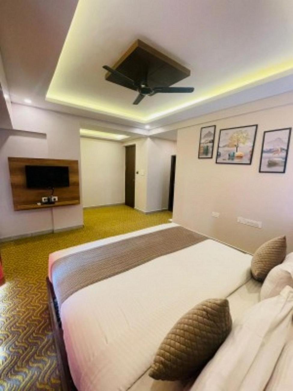 Vovo Hotels Yelahanka Εξωτερικό φωτογραφία